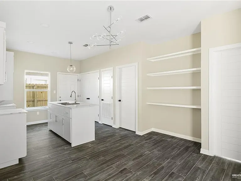 5701 Notre Dame Ave #4 — Photo 4