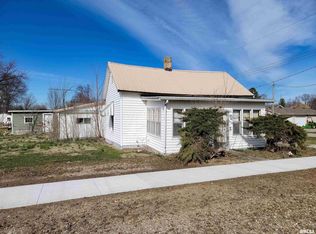 710 Johnson St, Louisville, IL 62858