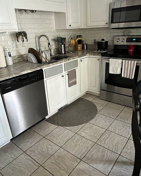 2nd image of 110 Sapphire Ct