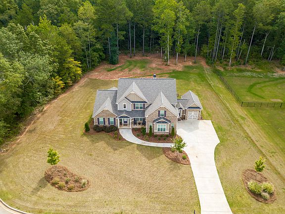4th image of 261 Enfield Ln