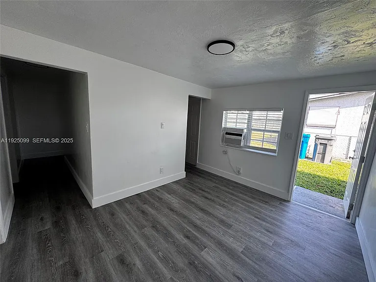 4017 SW 24th St #2 — Photo 6