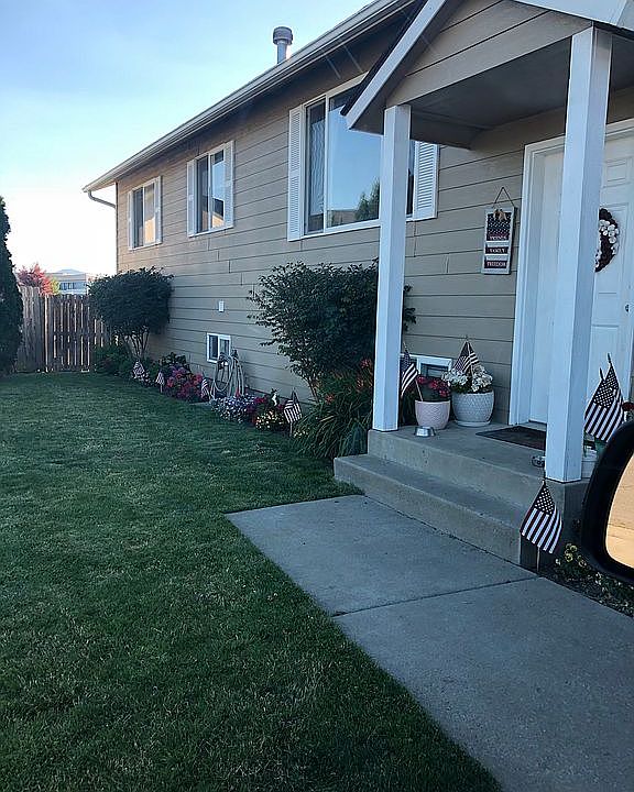 2nd image of 815 E Trinity Ct
