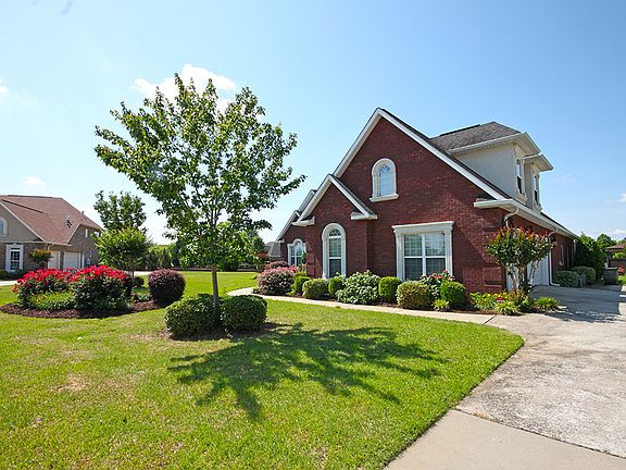 2nd image of 104 Bretwood Ct