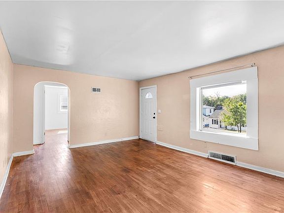 4th image of 2926 Stewart Ave