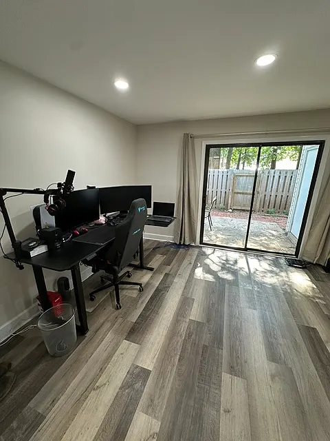 3 bed, 2.5 bath, 1200 sqft, $1,900 — Photo 3