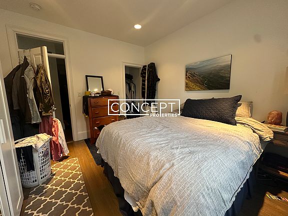 4th image of 109 Queensberry St #11DY