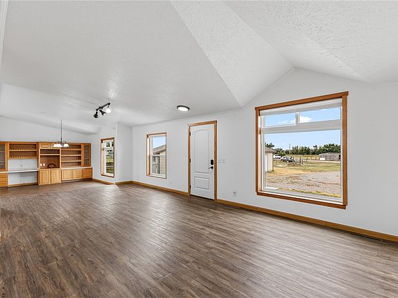 2nd image of 770 8th St S
