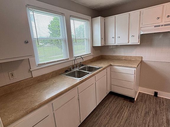 4th image of 3230 Linden Ave