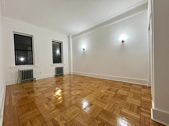 2nd image of 3230 Steuben Ave #C4