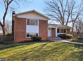 7022 Roundtree Rd, Falls Church, VA 22042