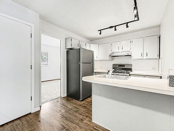 5th image of 517 Maryland Ave NE #9
