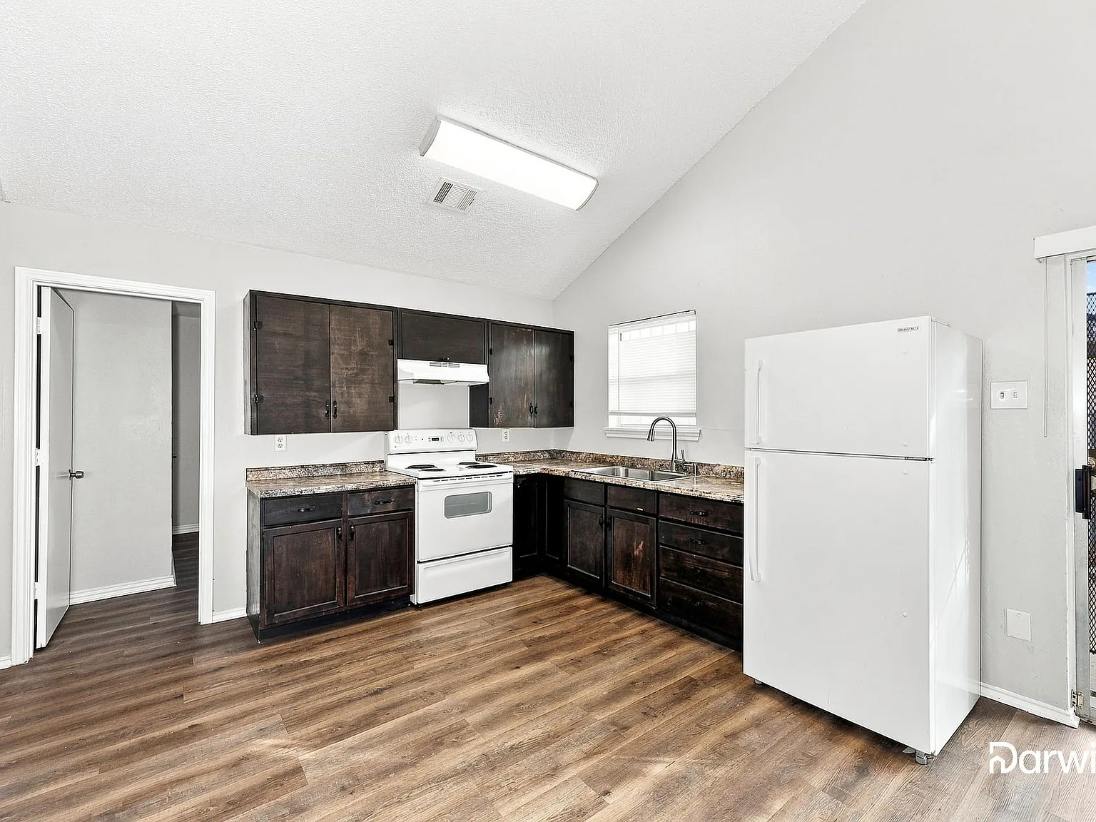 3 bed, 1.5 bath, 1056 sqft, $1,840 — Photo 3