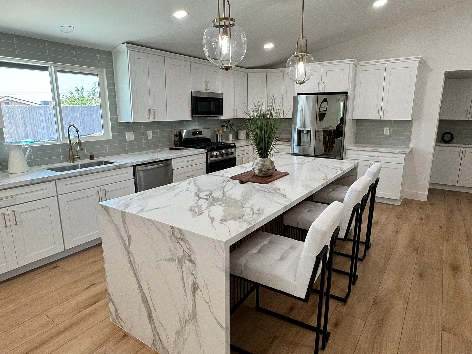 4 bed, 2.5 bath, 1605 sqft, $5,000 — Photo 1
