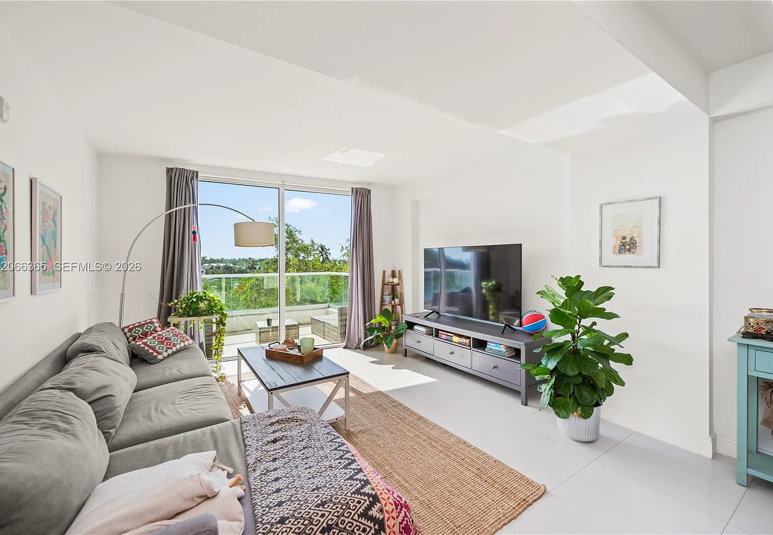 1 bed, 924 sqft, $2,700 — Photo 1