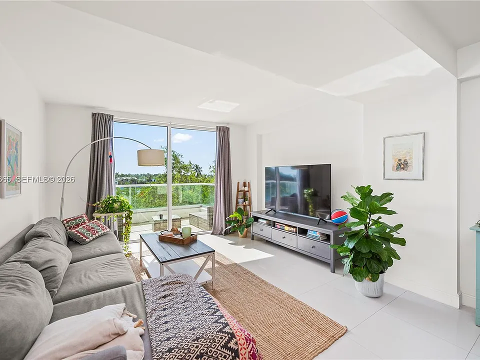 6362 Collins Ave #411