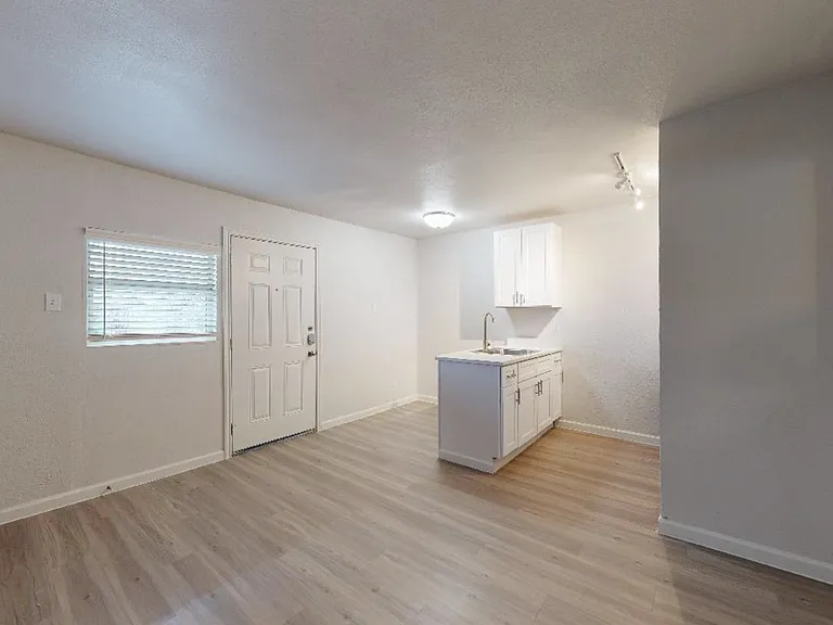 4711 Reiger Ave — Photo 8