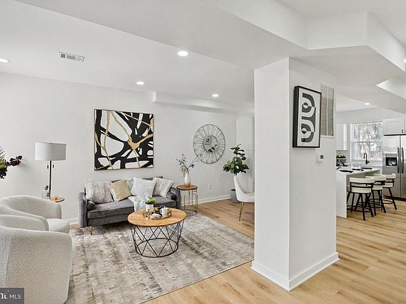 2nd image of 3004 Oakley Ave