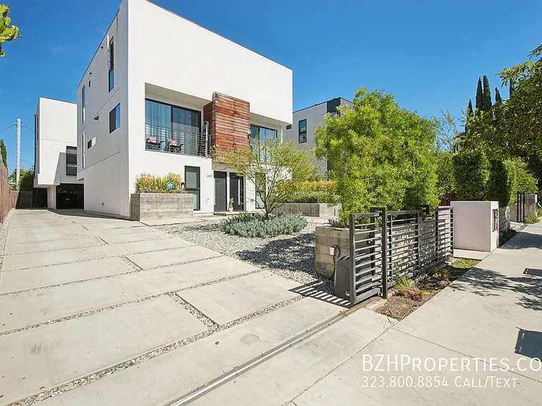 662 1/2 N Mariposa Ave — Photo 22