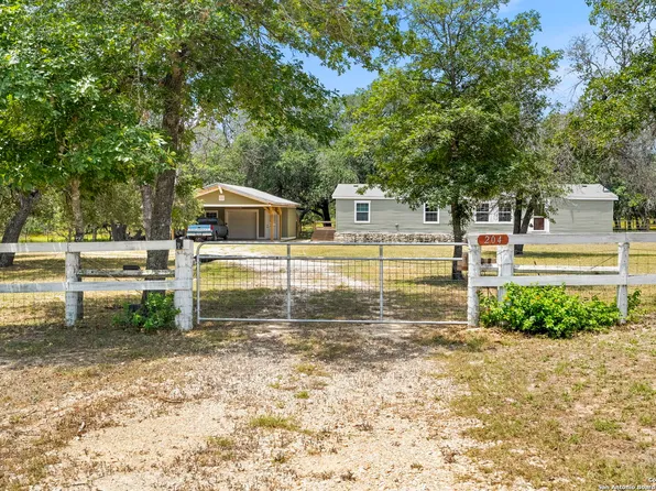 204 Governors, Floresville, TX 78114