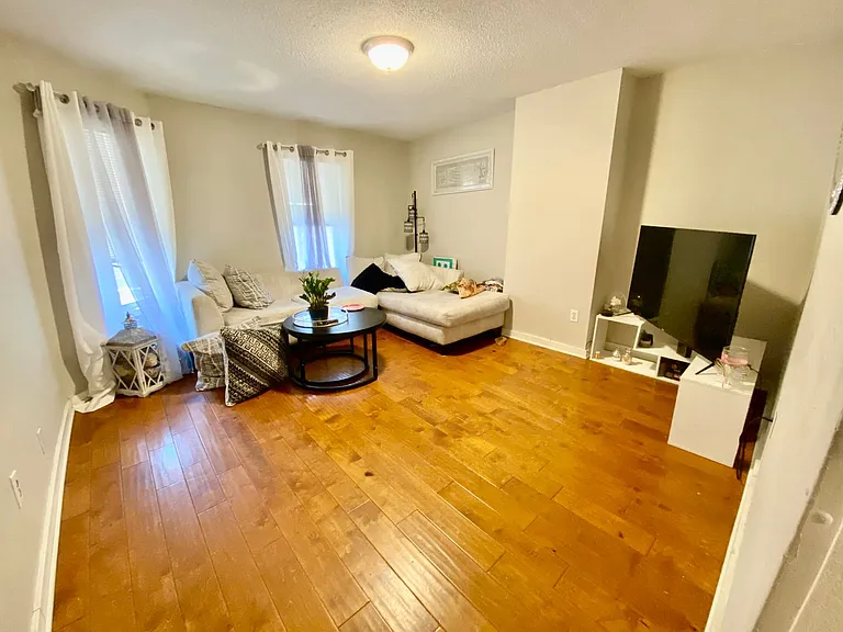 301 17th Ave Ne — Photo 4