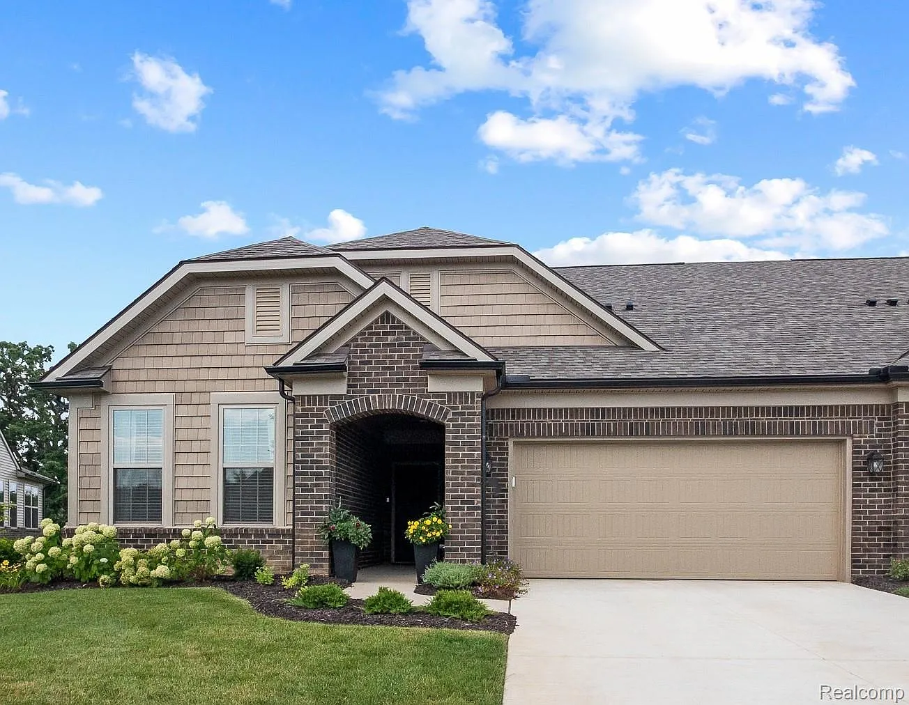 823 Kelpie Dr photo 1