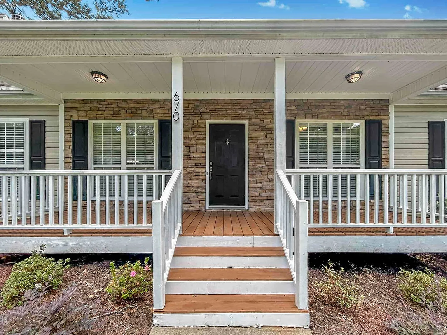 Charming 3-BR / 2.5-BA Home in Top-Rated Marietta Location! — Photo 3