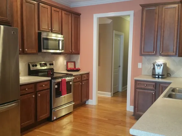 4330 Timber Grove Dr, Hope Mills, NC 28348