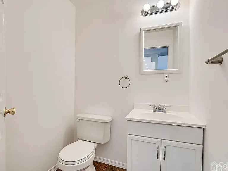 5 Hollywood St — Photo 5