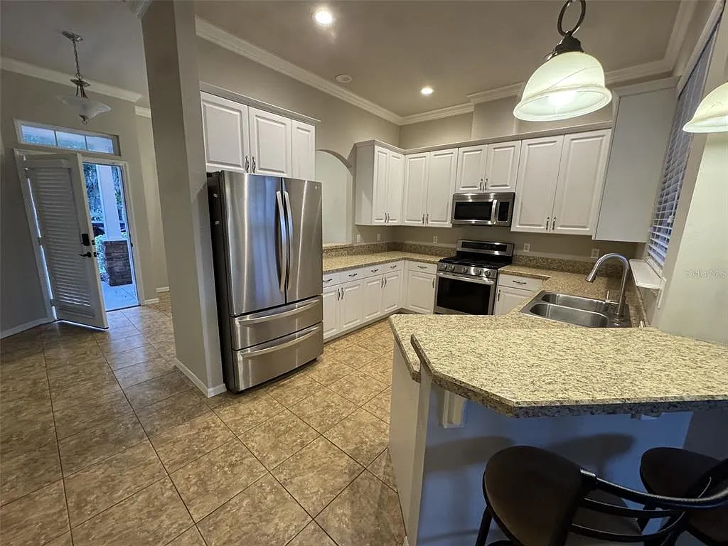 3 bed, 2.0 bath, 1446 sqft, $2,500 — Photo 3