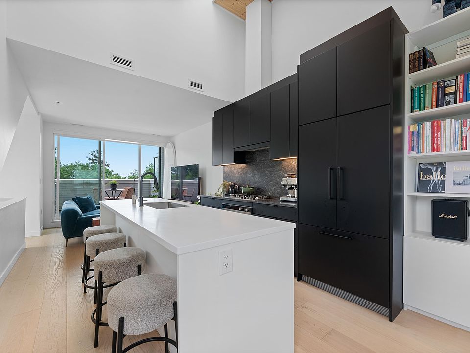 1st image of 650 E 2nd St #201