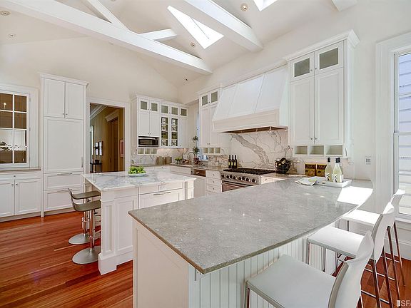 5th image of 2770 Sacramento St