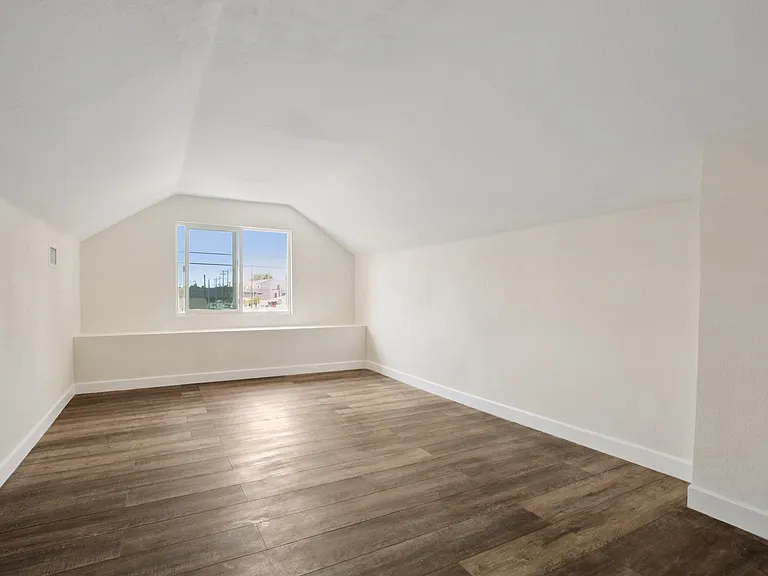 540 W Avenue 28 — Photo 47