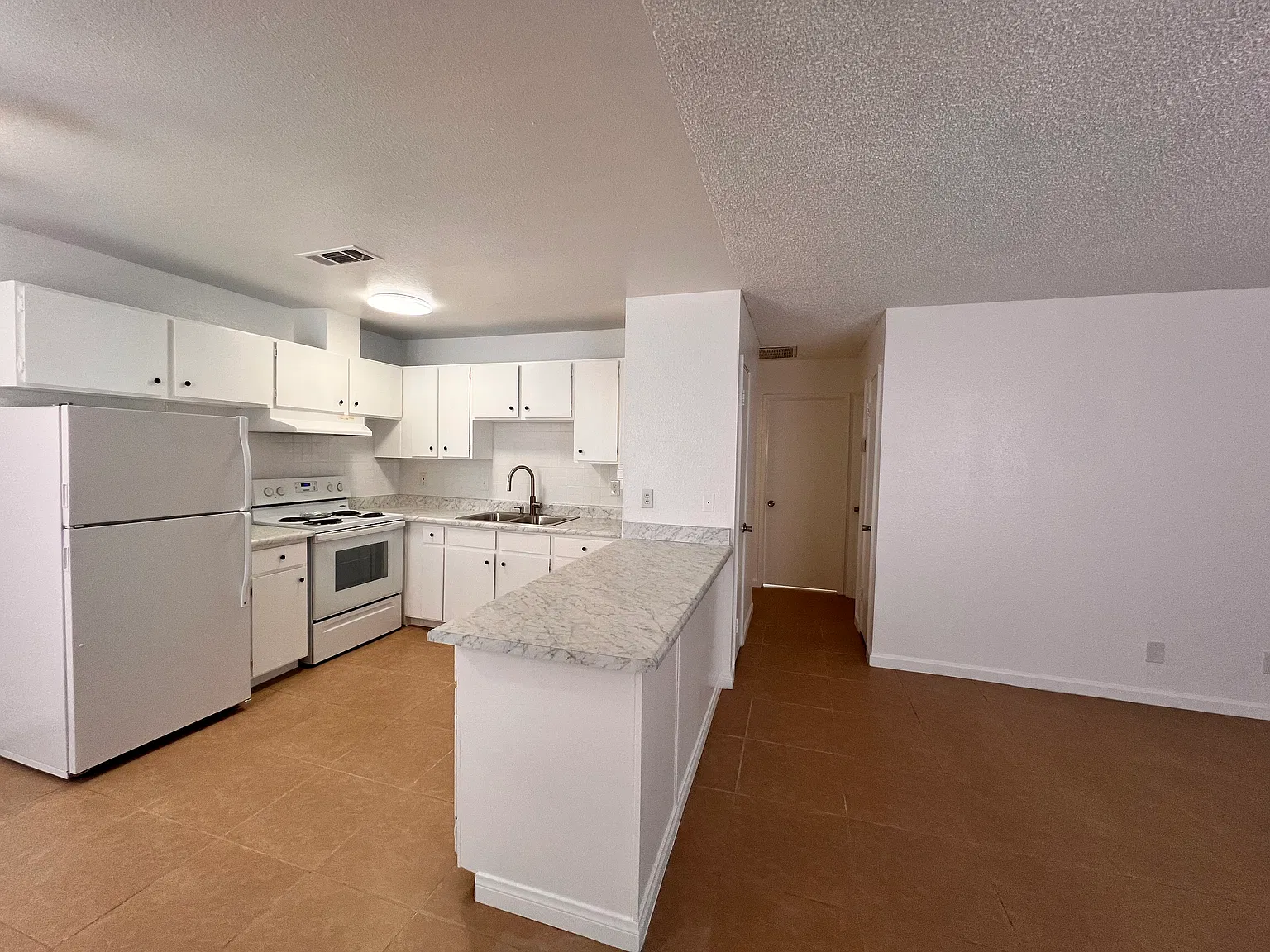 2 bed, 834 sqft, $1,250 — Photo 2
