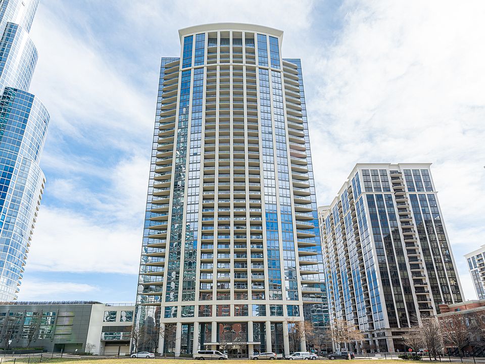 1st image of 1235 S Prairie Ave APT 2301