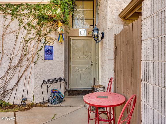 3rd image of 3044 W Placita De La Roseta