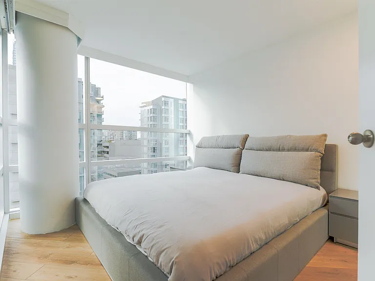 1050 Burrard St — Photo 11
