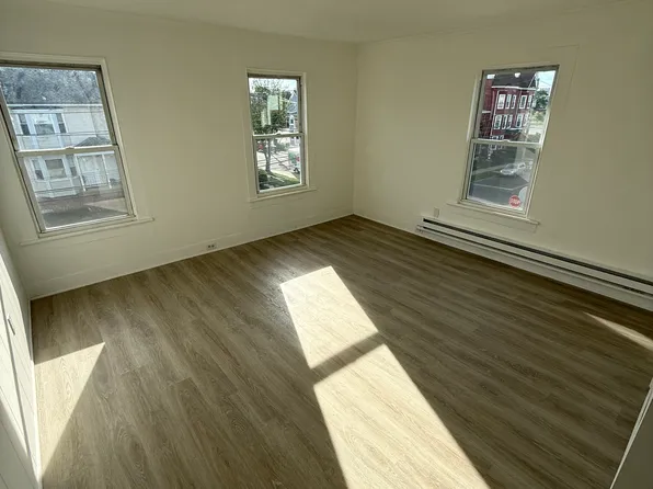 296 Broad St #3, Bridgeport, CT 06604