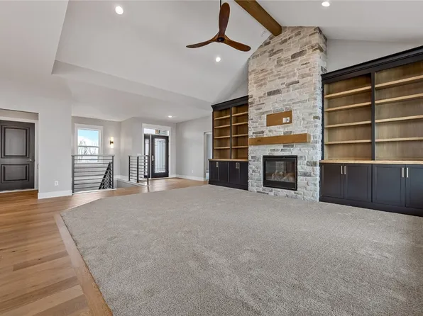 5370 Wild Rye Ct, Cedar Rapids, IA 52403