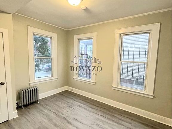 4th image of 192-194 Shephard Ave #1