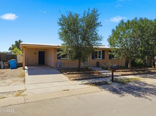 7390 N Dickinson Pl, Tucson, AZ 85741