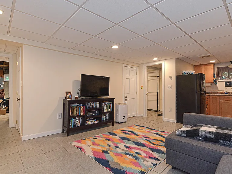 8 Donald Rd — Photo 10