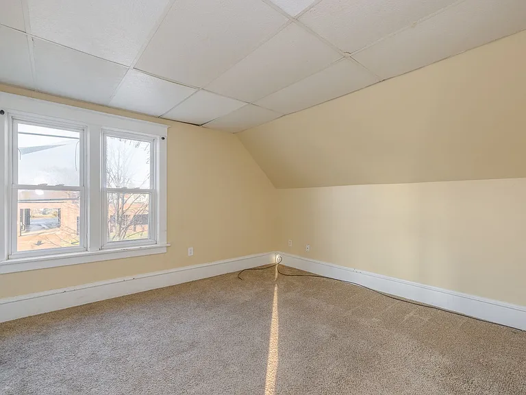 343 N Main St — Photo 4