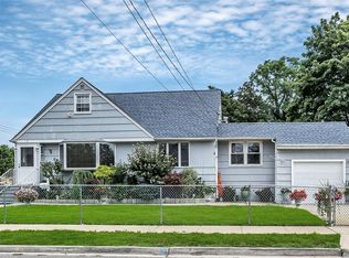 1 Laurel St, Merrick, NY 11566