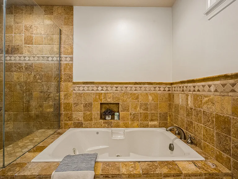 6213 S Corning Ave — Photo 25