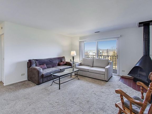 3rd image of 717 Killarney Ct APT 2D