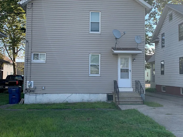1056 Smithson Ave — Photo 8
