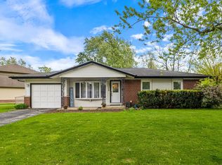 948 Carswell Ct, Elk Grove Village, IL 60007