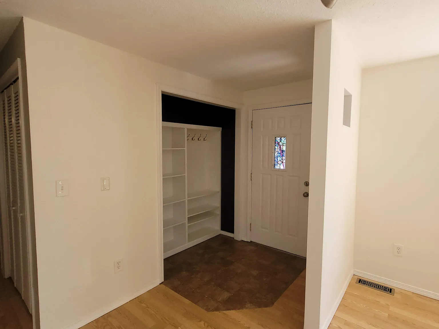 3 bed, 1300 sqft, $1,950 — Photo 2
