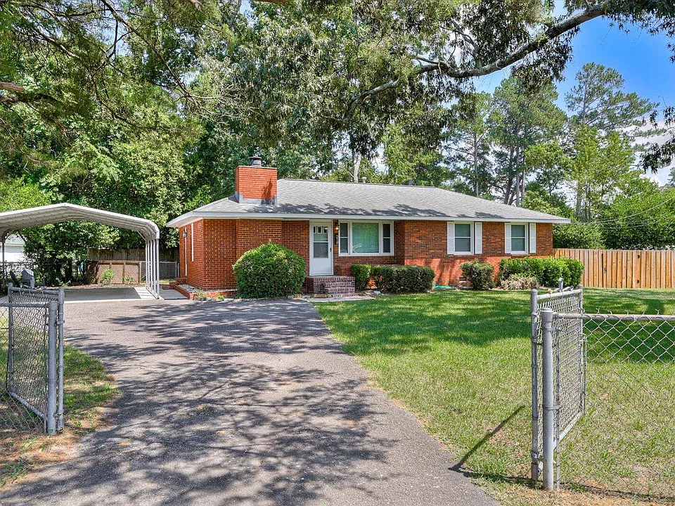 218 Pinehurst Dr