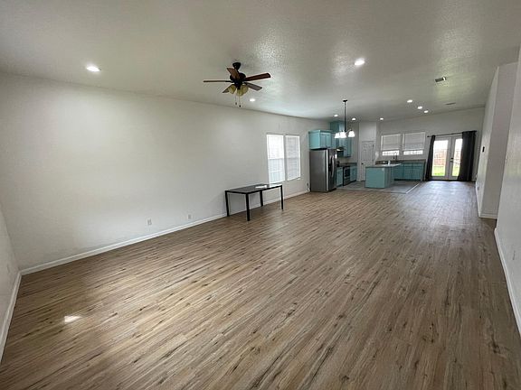 3rd image of 3209 Hanger Ave